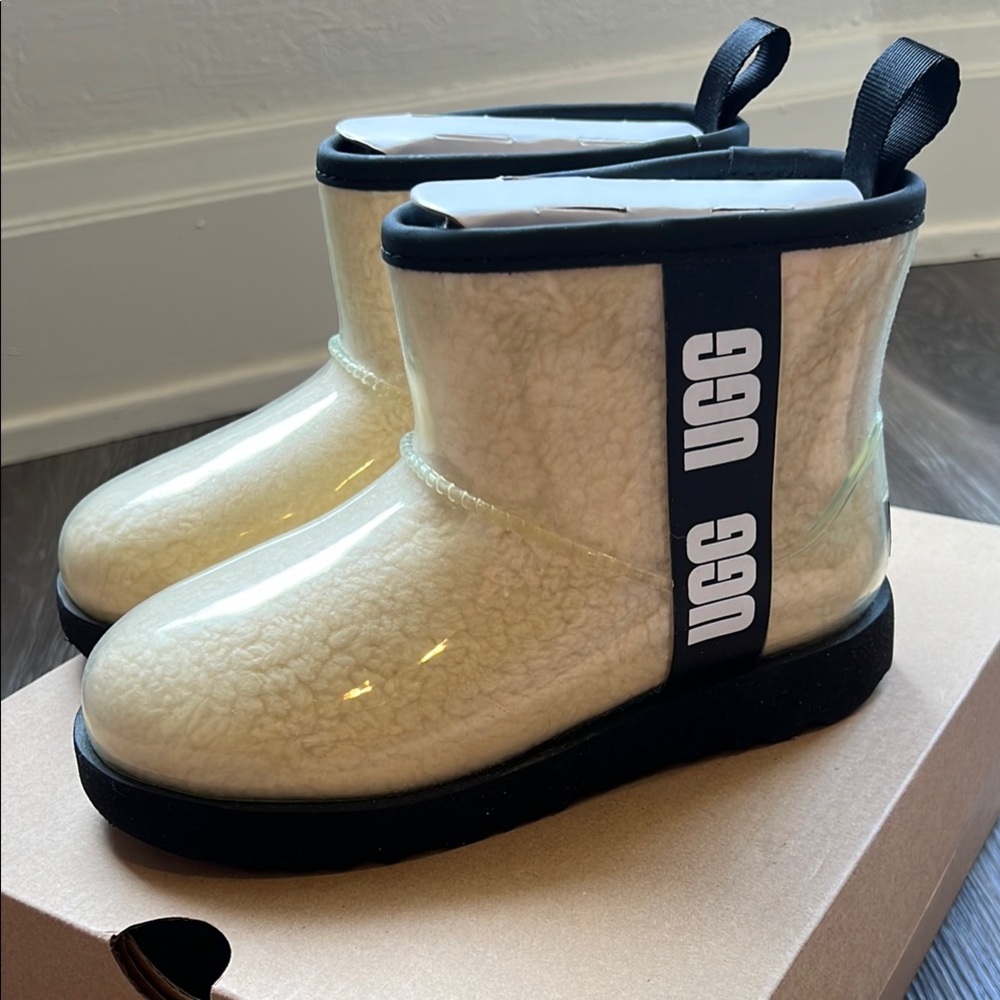 UGG Kids Sz 1 Cream and Black Boots Slip-On Style